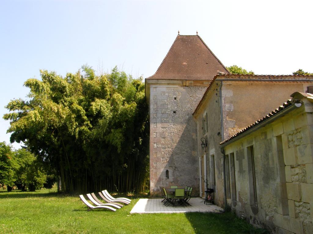 Chateau De Puyrigaud Bed & Breakfast Léoville Екстериор снимка