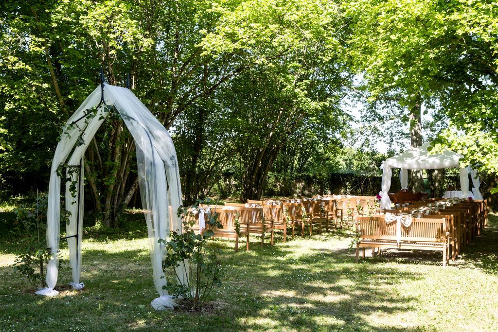 Chateau De Puyrigaud Bed & Breakfast Léoville Екстериор снимка