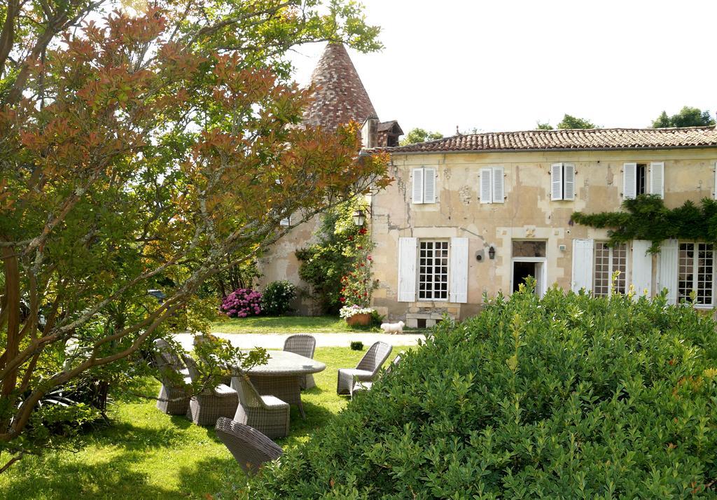 Chateau De Puyrigaud Bed & Breakfast Léoville Екстериор снимка