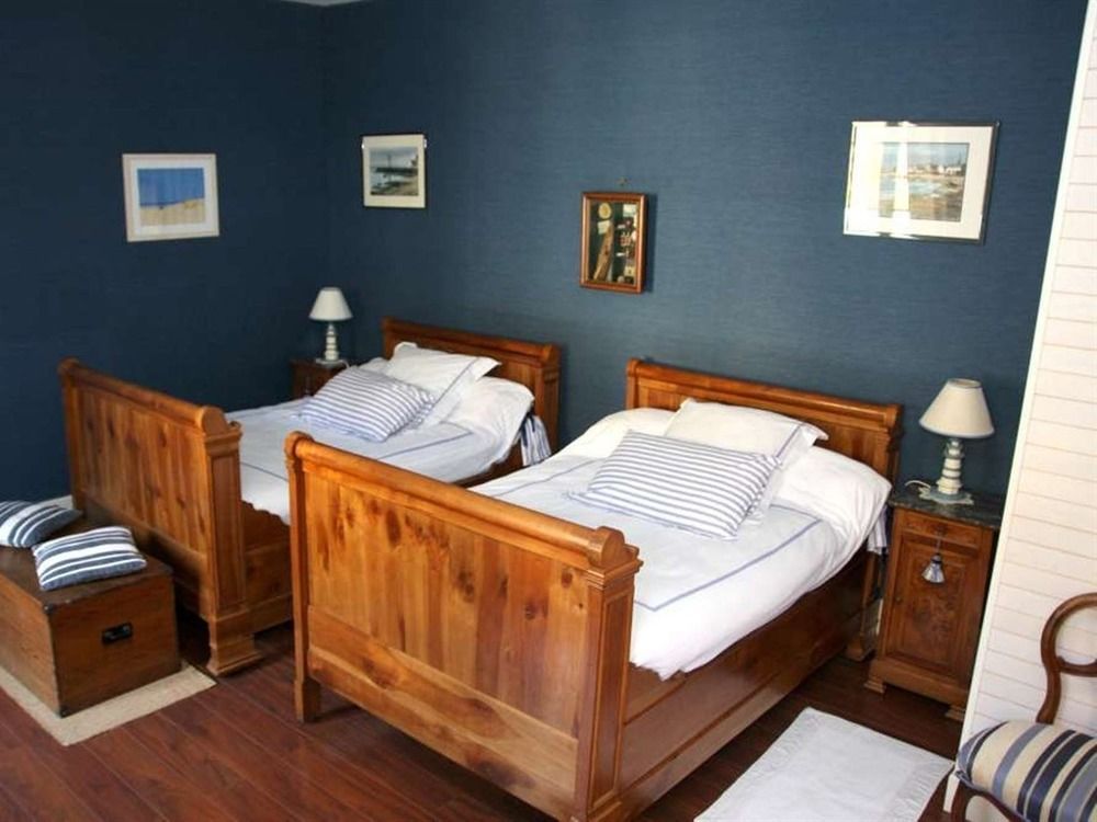 Chateau De Puyrigaud Bed & Breakfast Léoville Екстериор снимка