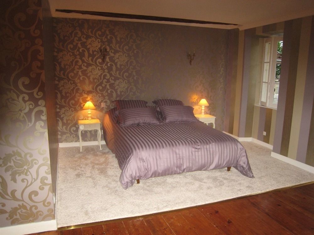 Chateau De Puyrigaud Bed & Breakfast Léoville Екстериор снимка