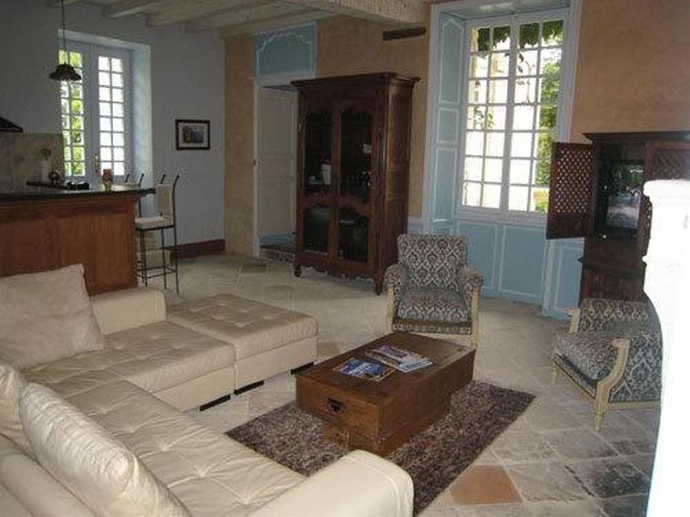 Chateau De Puyrigaud Bed & Breakfast Léoville Екстериор снимка